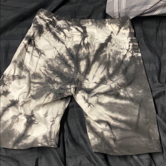 Dark tie dye biker shorts - Picture 2 of 3